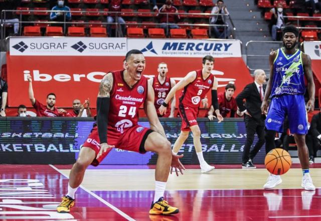 Se levant� con fuerza