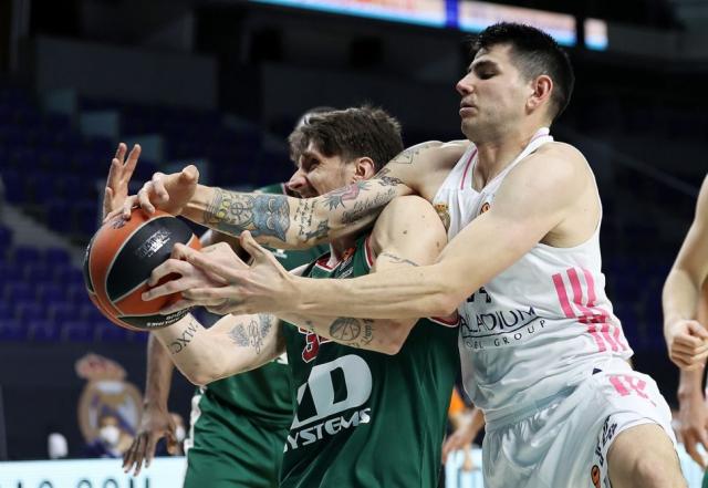 Festejo a pu�o cerrado