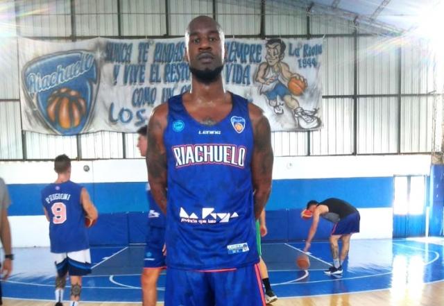 Riachuelo con ficha for�nea