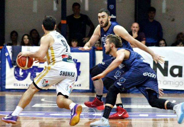 San Mart�n no se baja de la punta