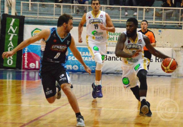 San Mart�n pisa fuerte