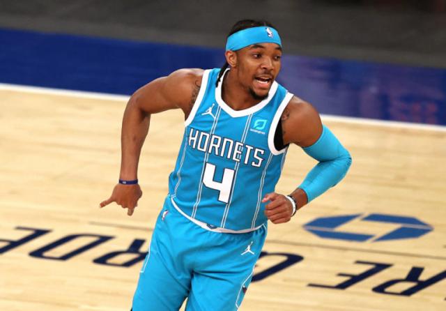 La agencia libre de la NBA empez� con horas agitadas