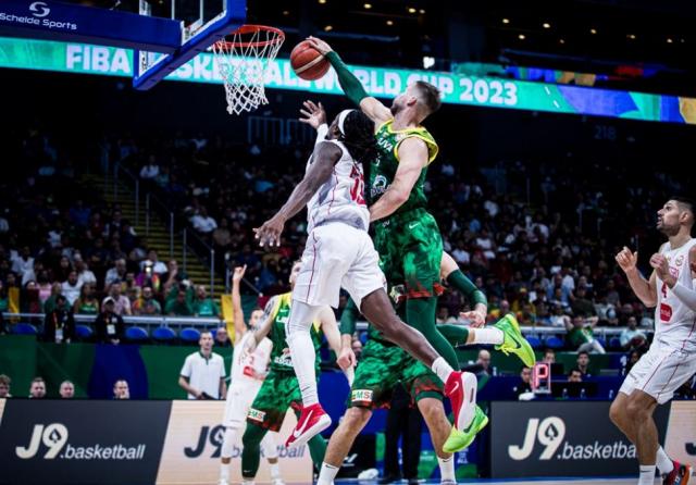 GRUPO D: Lituania pis� fuerte