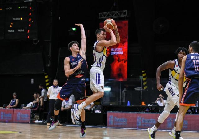 Se aprovech� del rival