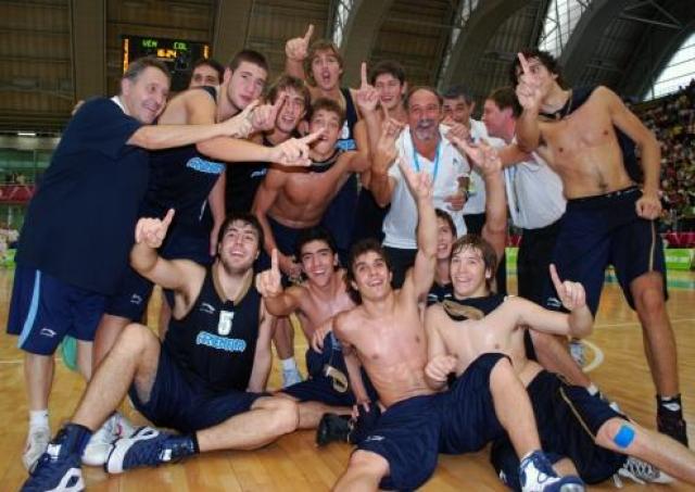 �Los U18, due�os de la primera medalla de Oro del 2010!