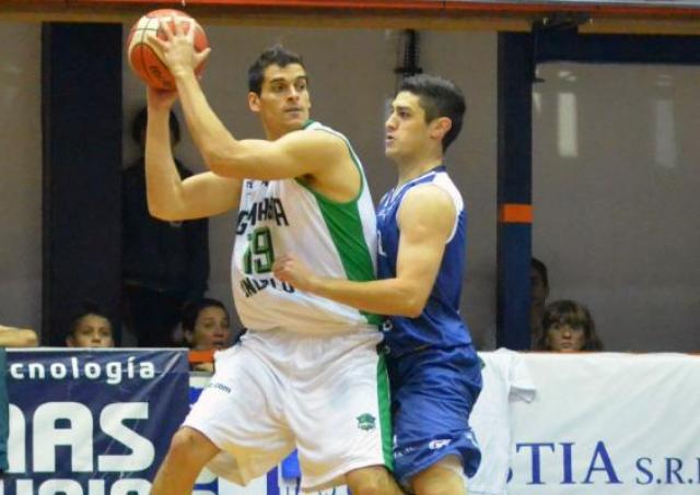 Se lo llev� de arremetida