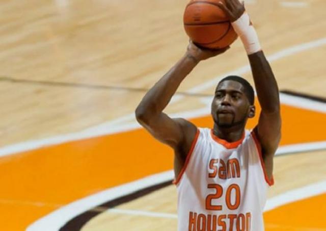 Marcus James complet� el plantel de Boca