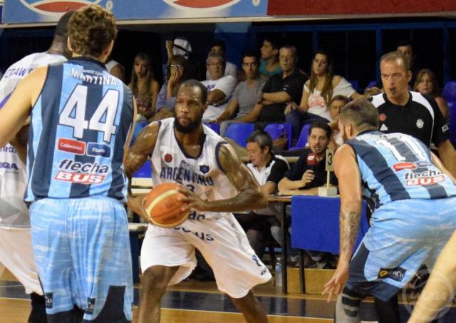 S�lido triunfo de Regatas