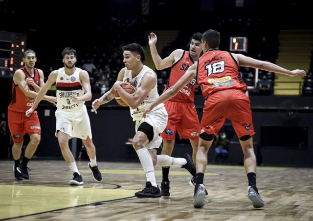 Reapareci� en escena