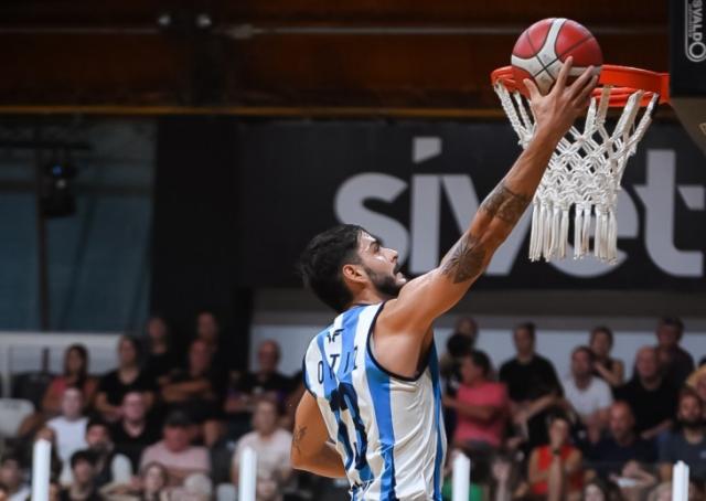 Sur A y B: Racing va por el uno, Pilar celebr� en casa