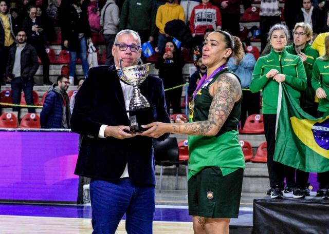 De Souza: �Me siento contenta de seguir disfrutando y ayudando a cambiar las cosas�