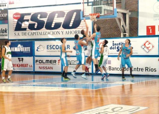 Con M�s Delfino, Atenas repiti� triunfo de visitante