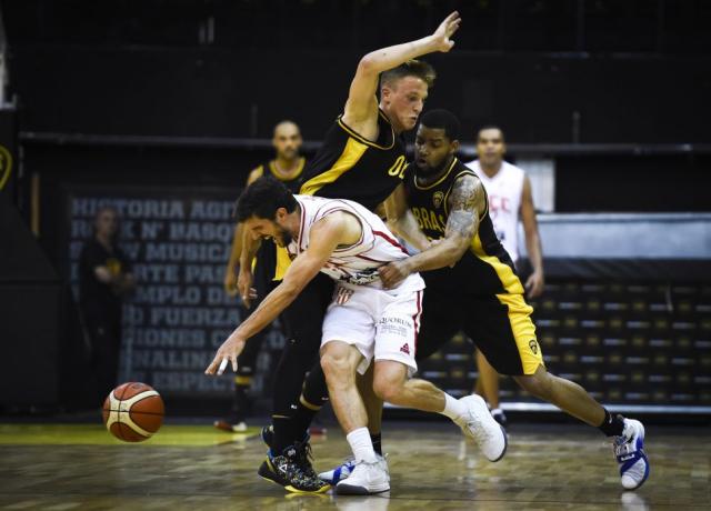 Lo sac� de la galera