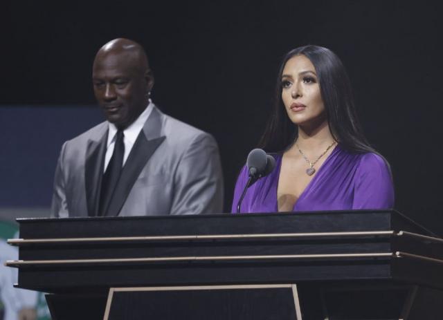 Kobe Bryant ingres� al Sal�n de la Fama