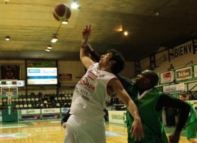 Hurac�n de Trelew sorprendi� a Gimnasia Indalo