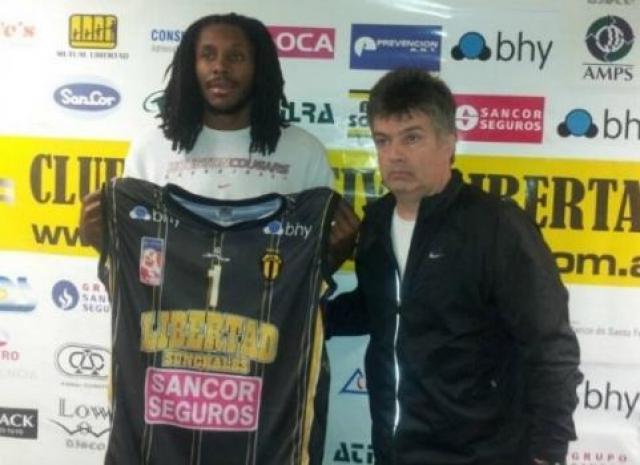 Libertad present� a Maurice Mc Neil