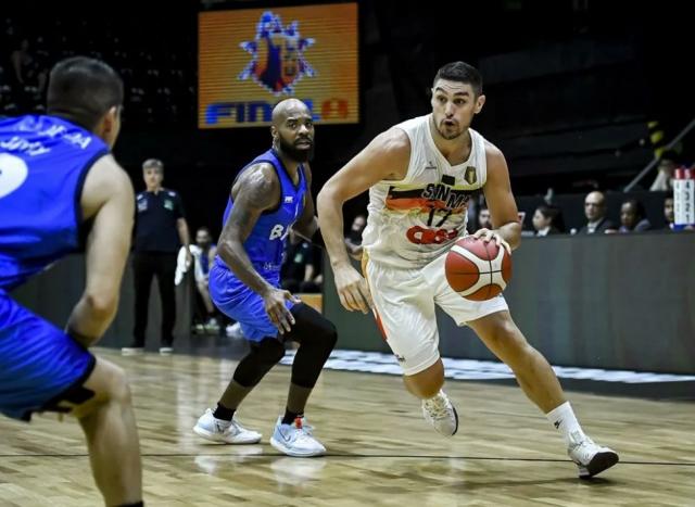 Cerca de la haza�a