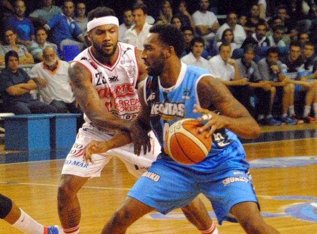 Regatas cort� a Gregory Smith