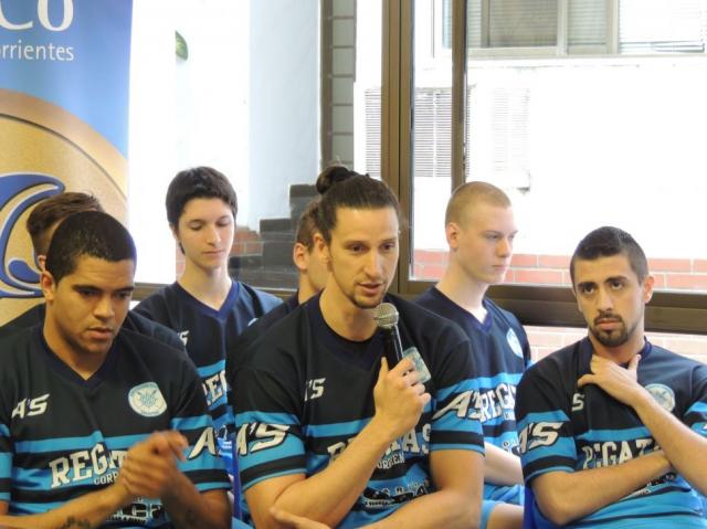 Regatas present� su plantel