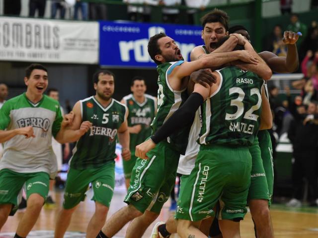 Ferro se qued� con todo en la �ltima bola