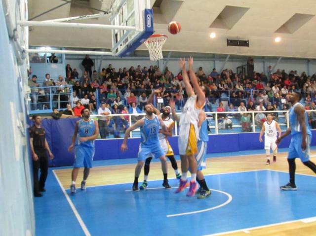 Hind� sigue marcando el paso