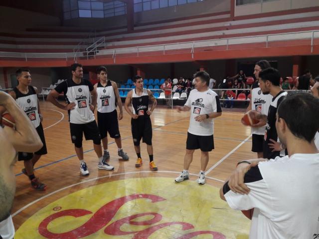 Ol�mpico sum� a Vallejos e inici� la pretemporada