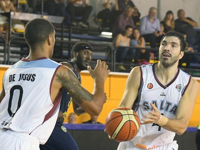 Uni�n sigue sumando cerca del poste