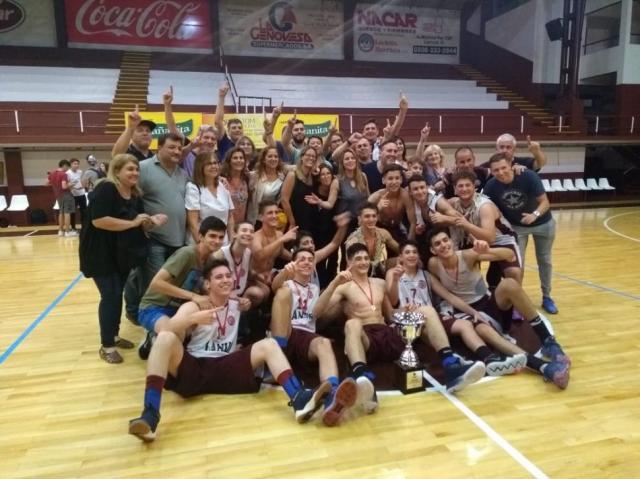 Lanus con los pibes como bandera