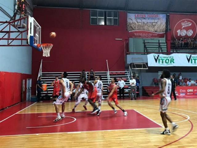 Viedma y Centro Espa�ol festejaron afuera