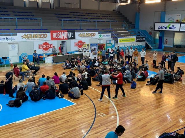 Ober� con capacitaci�n, Copa y Plan Escolar