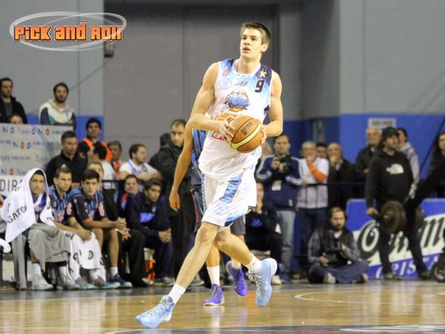 Nicol�s Brussino seguir� en Regatas