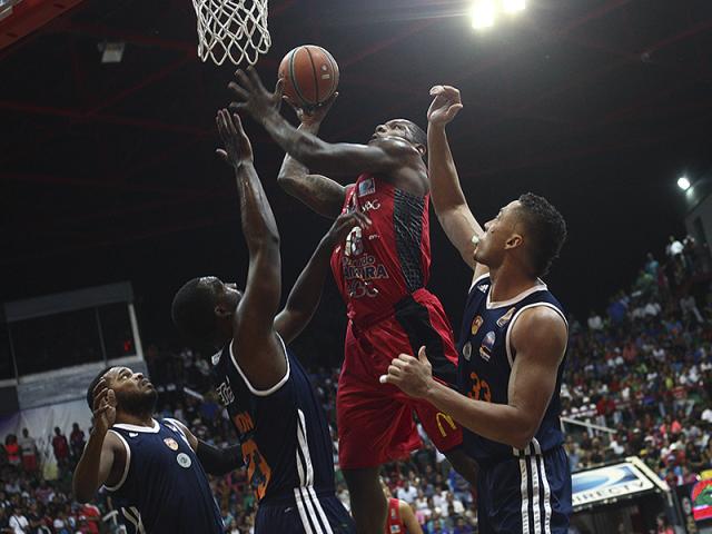 McKines mordi� el 1-0