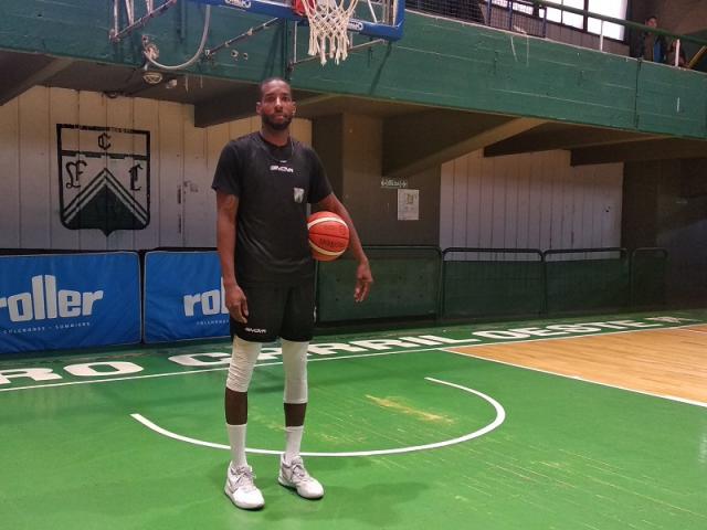 Ferro sum� a Jermel Kennedy