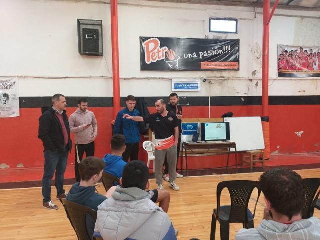 Denegri: "El primer objetivo ser� mediante el esfuerzo y el trabajo volvernos competitivos"