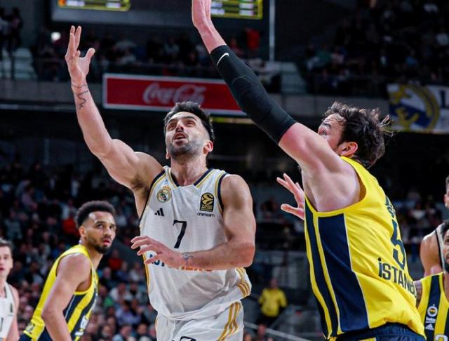 Otra ca�da para el l�der