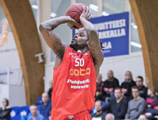 Centro Espa�ol y Parque Sur se refuerzan en la pintura