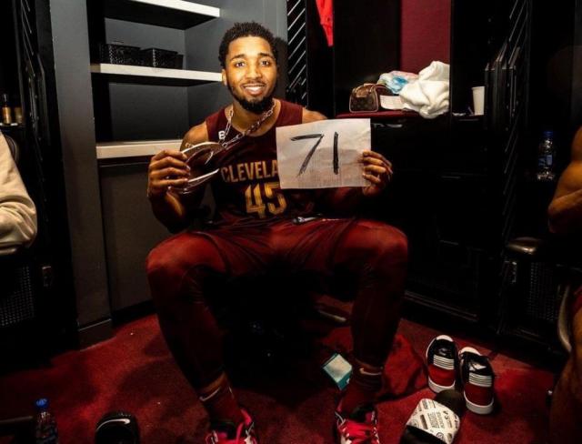 Mitchell al club de los 70: Historia y n�meros