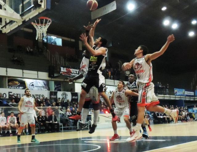 Los locales y un Hurac�n