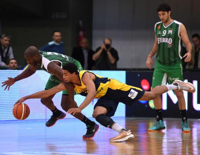 Uno que lleg� y otro que se fue