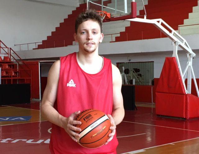 Whelan: �El entrenador pretende que seamos un equipo muy defensivo�