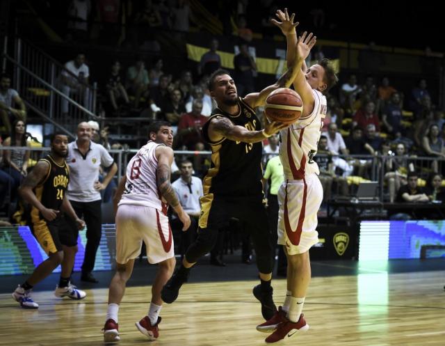 Lo sac� de la galera