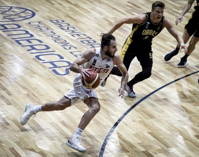 Se qued� en la puerta