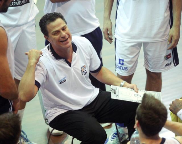 Atenas suma a Adri�n Capelli como t�cnico