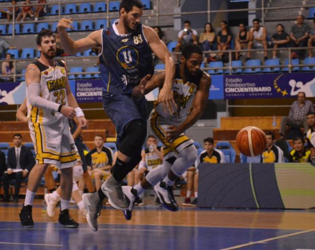 Cerr� a toda m�quina