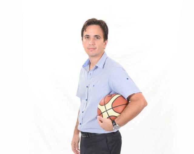 Casal�nguida es el nuevo entrenador de Obras