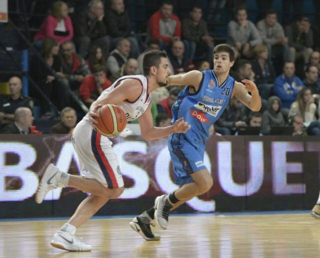 Subi� y baj� el tel�n