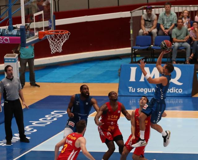 Campazzo decide y Del�a se impone a Van Lacke