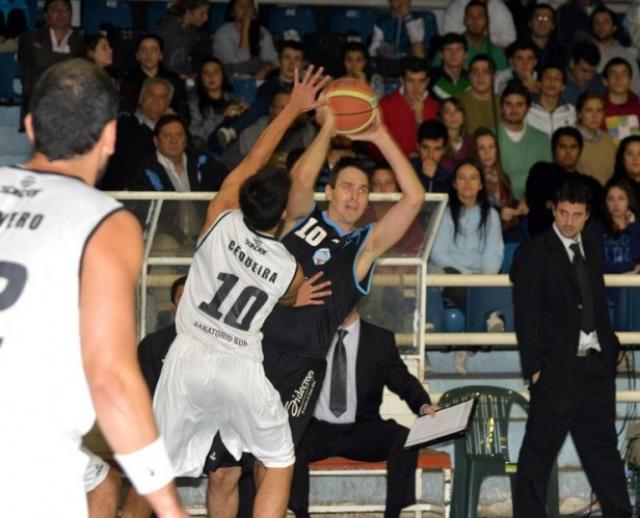 Gran victoria de Alvear en Paran�