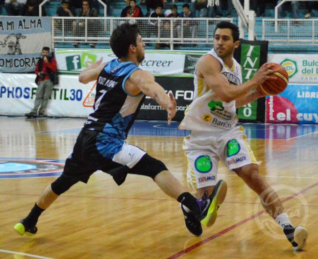 San Mart�n pisa fuerte