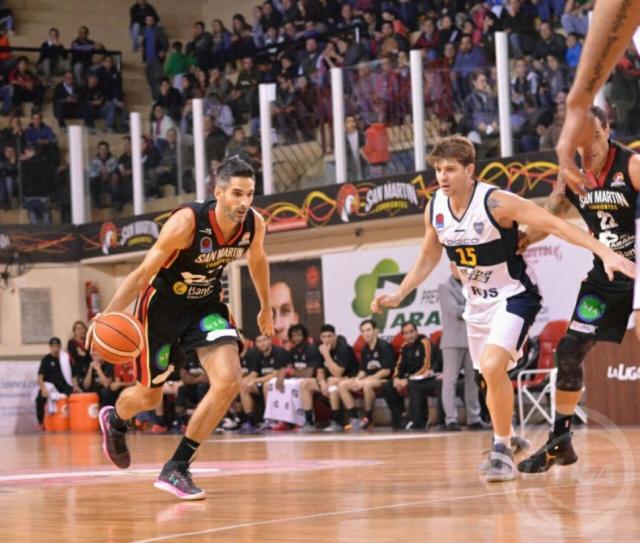 San Mart�n asegur� un lugar en semifinales